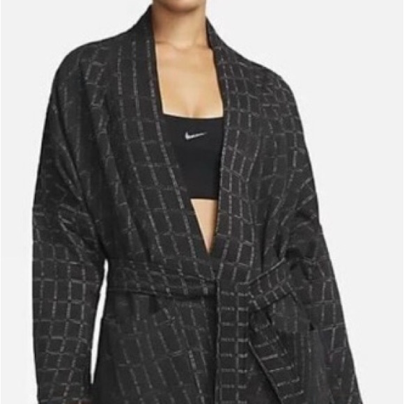Nike Jackets & Blazers - Nike Women's Yoga Therma-FIT Luxe Reversible Size 1X NEW!